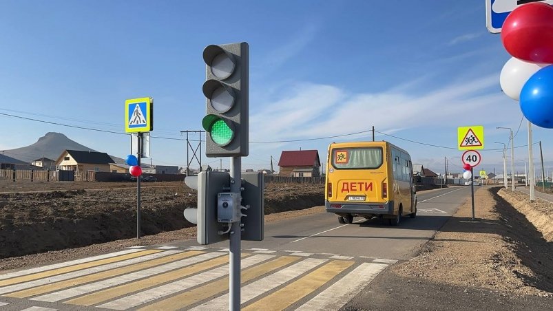 В пригороде Улан-Удэ "причесали" дорогу к школе и детсаду администрация Иволгинского района