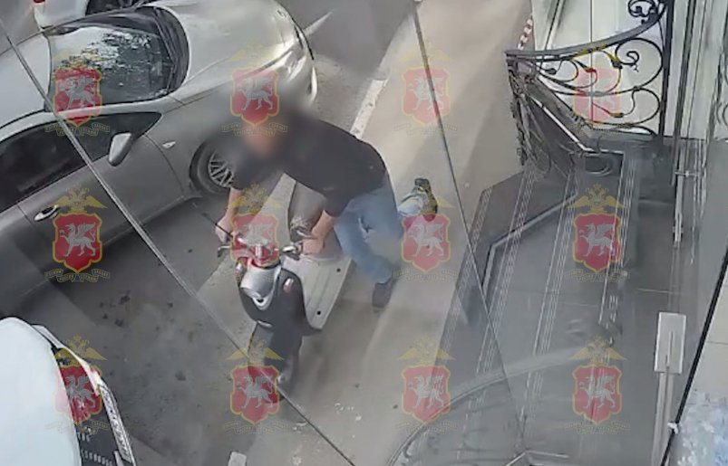 Кадр из видео Соцсети УМВД по городу Симферополю
