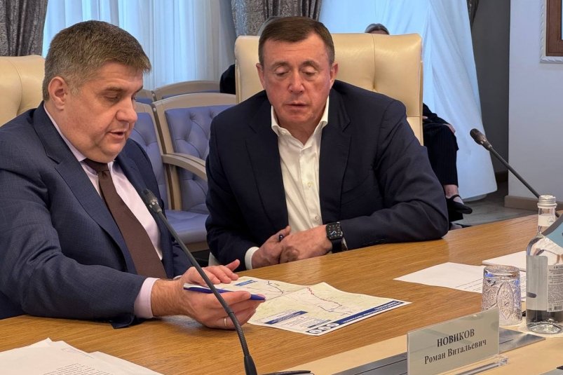 Слева: Роман Новиков пресс-служба правительства Сахалинской области Слева: Роман Новиков пресс-служба правительства Сахалинской области
