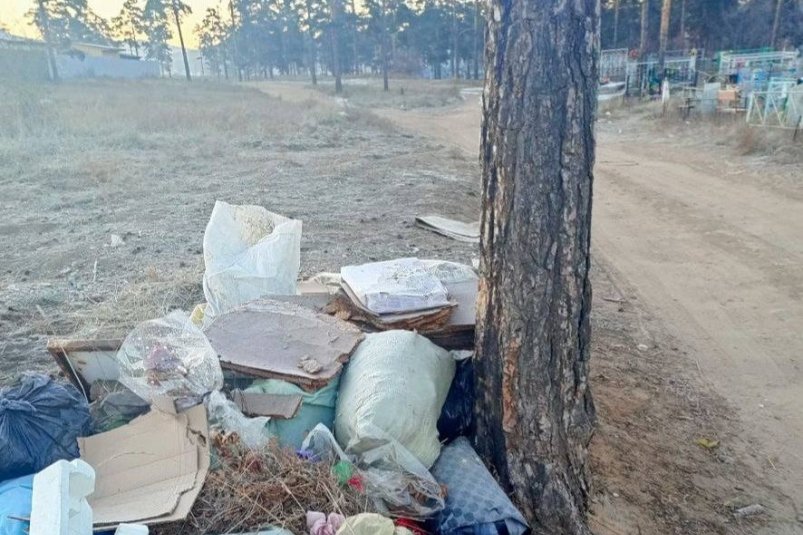 Несанкционированную свалку обнаружили у кладбища в Улан-Удэ МАУ "Специализированная служба" Несанкционированную свалку обнаружили у кладбища в Улан-Удэ МАУ "Специализированная служба"