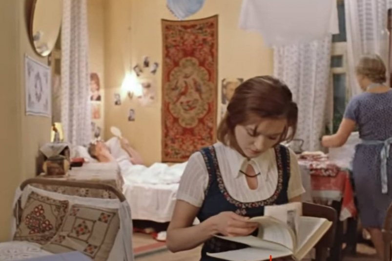 Вы король советского кино, если узнаете эти ситуации из легендарных фильмов — ТЕСТ Кадр из фильма "Москва слезам не верит" (18+)