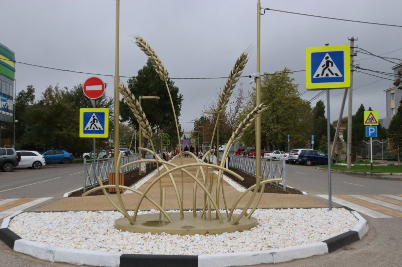 Бульвар Аграриев с аркой из колосьев появился в Зеленокумске Администрация Советского округа Бульвар Аграриев с аркой из колосьев появился в Зеленокумске Администрация Советского округа