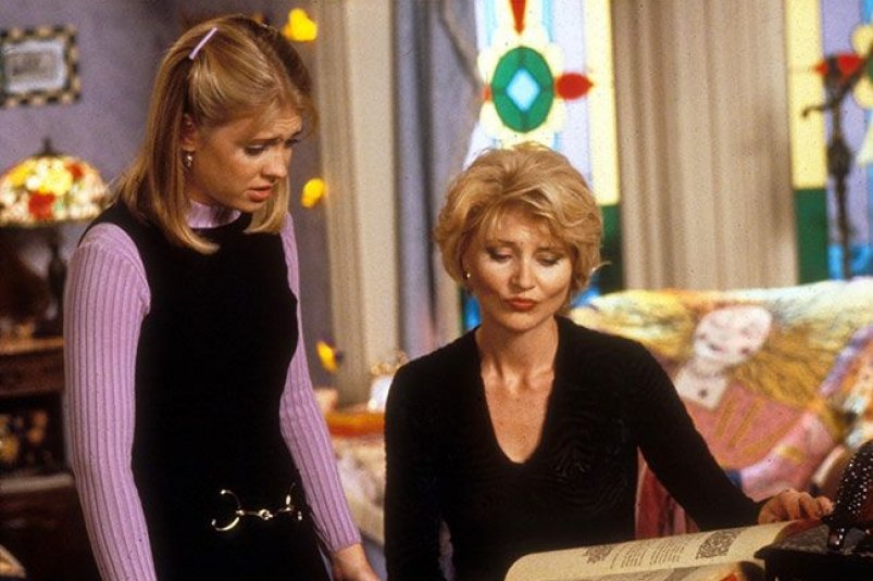 Кадр из сериала сериал "Сабрина - маленькая ведьма" (12+) Кадр из сериала сериал "Сабрина - маленькая ведьма" (12+)