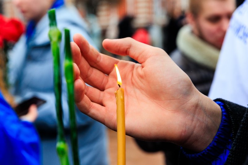 возложение, скорбь, трагедия,  свеча Евгений  Кулешов, ИА PrimaMedia.ru возложение, скорбь, трагедия,  свеча Евгений  Кулешов, ИА PrimaMedia.ru