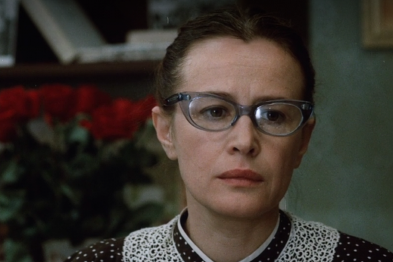 Об этих фильмах Рязанова все забыли, а они ни чуть не хуже "Служебного романа": рейтинг от 7,7 Кадр из фильма "Дорогая Елена Сергеевна" (18+)