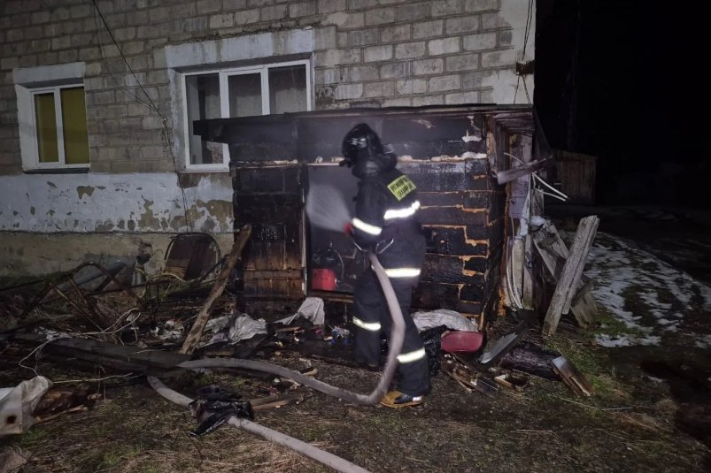 Пожар в селе Победино пресс-служба пожарно-спасательной службы Сахалинской области Пожар в селе Победино пресс-служба пожарно-спасательной службы Сахалинской области