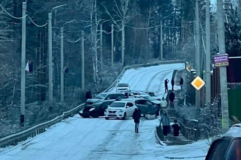 Массовое ДТП произошло на автодороге под Иркутском тг-канал (18+) "ДТП38" Массовое ДТП произошло на автодороге под Иркутском тг-канал (18+) "ДТП38"