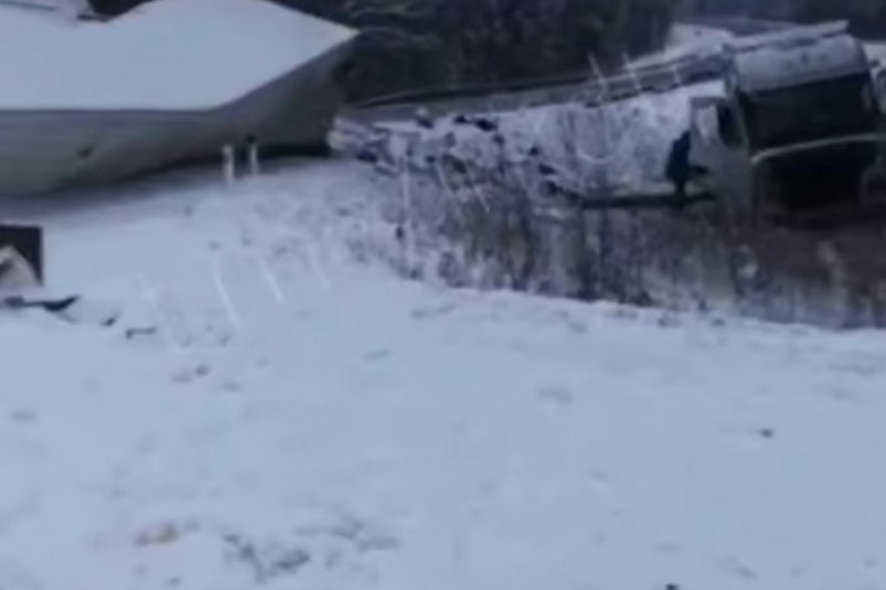 Фура угодила в кювет в Нижнеудинском районе тг-канал (18+) "ДТП38"