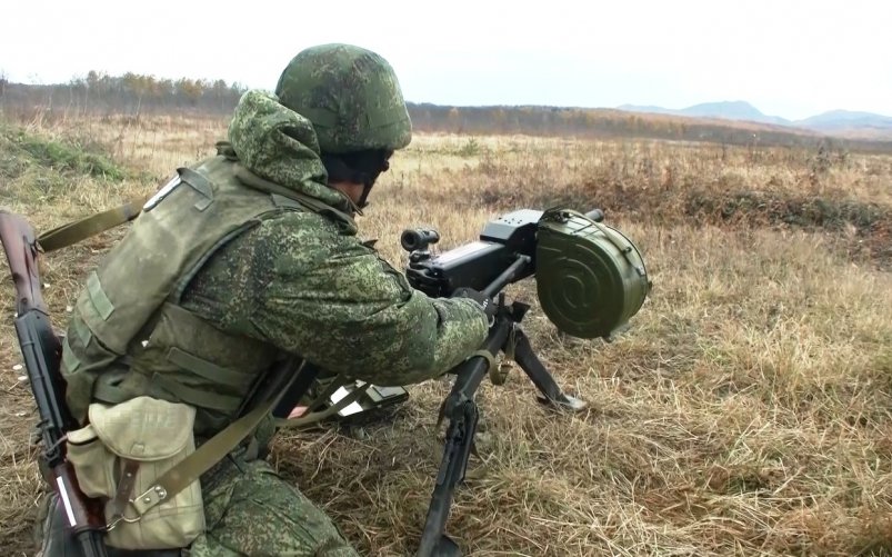 Сахалинские военнослужащие изучают тактику ведения огня из гранатометов АГС-17 пресс-служба Восточного военного округа Сахалинские военнослужащие изучают тактику ведения огня из гранатометов АГС-17 пресс-служба Восточного военного округа