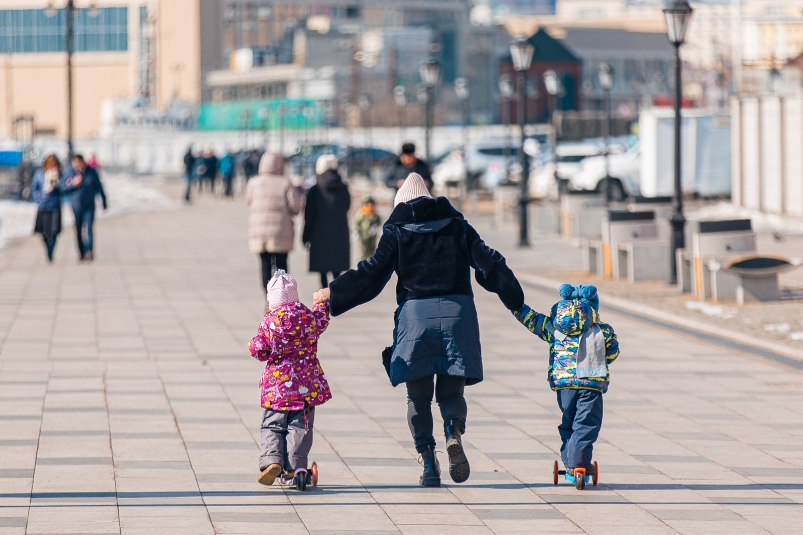 Владивосток, люди, дети, набережная Цесаревича Илья Аверьянов, ИА PrimaMedia Владивосток, люди, дети, набережная Цесаревича Илья Аверьянов, ИА PrimaMedia