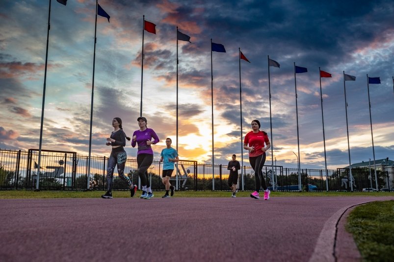 Люди занимаются спортом, тренировки, бег Дмитрий Осипчук, ИА PrimaMedia.ru Люди занимаются спортом, тренировки, бег Дмитрий Осипчук, ИА PrimaMedia.ru