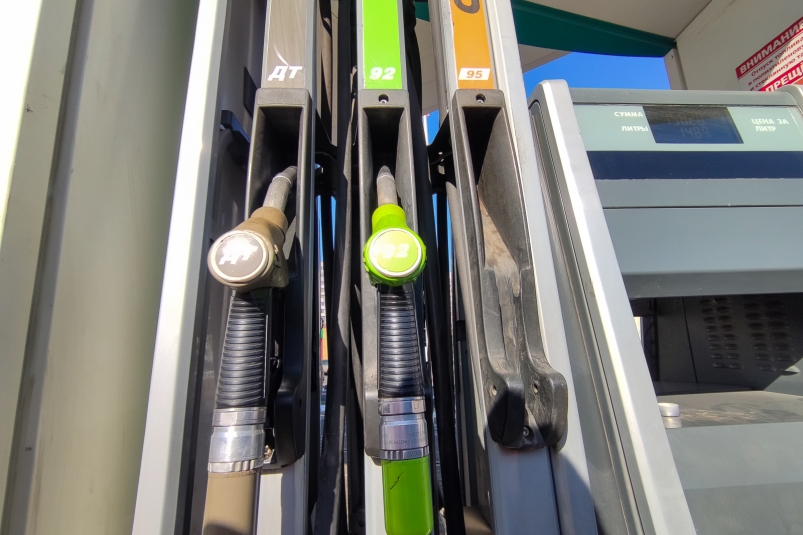 АЗС, бензин, заправка, пистолет заправочный Илья Аверьянов, ИА PrimaMedia АЗС, бензин, заправка, пистолет заправочный Илья Аверьянов, ИА PrimaMedia