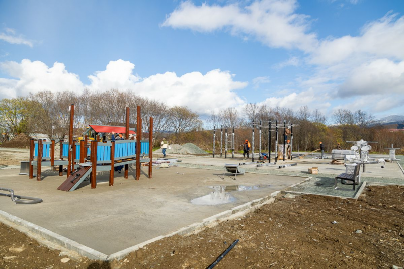 Строительство спортплощадки в Луговом пресс-служба администрации Южно-Сахалинска Строительство спортплощадки в Луговом пресс-служба администрации Южно-Сахалинска