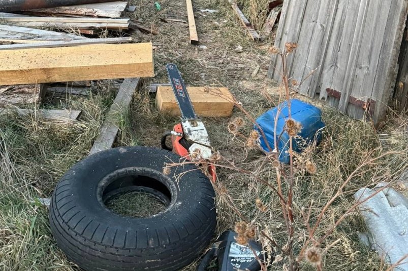 В Бурятии пожилой мужчина смертельно ранил себя бензопилой СК по Бурятии