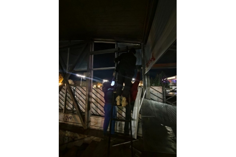 Стёкла со старой сцены в Ессентуках демонтируют после разгула вандалов телеграм-канал (18+) Владимира Крутникова Стёкла со старой сцены в Ессентуках демонтируют после разгула вандалов телеграм-канал (18+) Владимира Крутникова