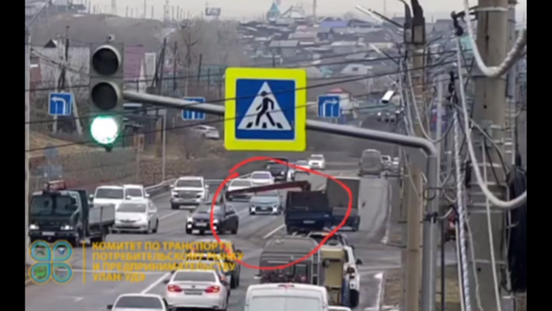 Стрела крана налетела на встречный автомобиль Комитет по транспорту г. Улан-Удэ Стрела крана налетела на встречный автомобиль Комитет по транспорту г. Улан-Удэ