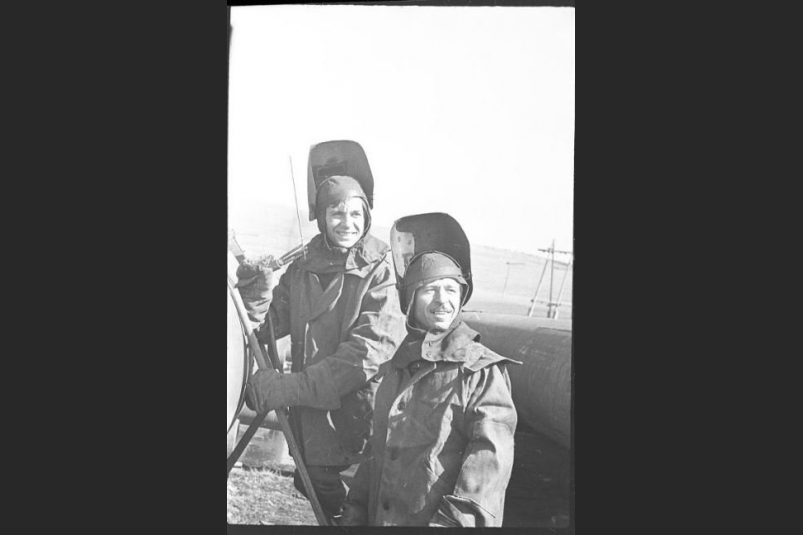 Бакинское СУ-3 треста "Южгазпромстрой". Электросварщики нефтепровода Владимир Неверт и Наджаф Бафадаров, 1972 год Алексе Горелов