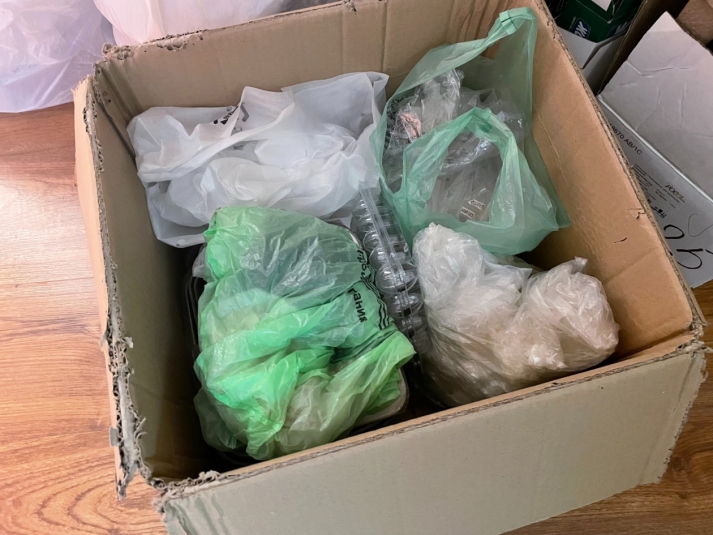 Коробка с пакетами и плёнкой ИА ChitaMedia