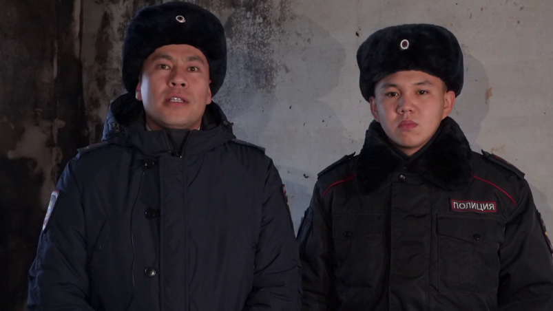 Полицейские спасли из огня сельчанина МВД МЕДИА Полицейские спасли из огня сельчанина МВД МЕДИА