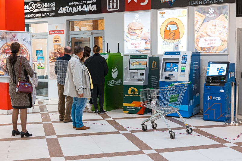 Очередь банкомат Илья Аверьянов, ИА PrimaMedia Очередь банкомат Илья Аверьянов, ИА PrimaMedia