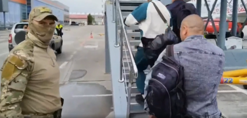 Депортация кадр из видео Депортация кадр из видео