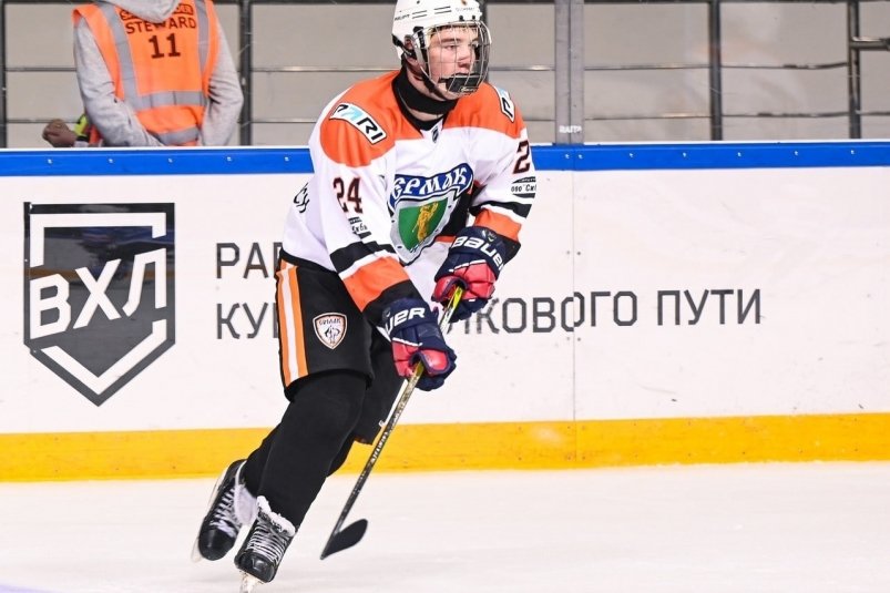 Хоккеист Группа в ВК (12+) хоккейного клуба "Ермак" Хоккеист Группа в ВК (12+) хоккейного клуба "Ермак"