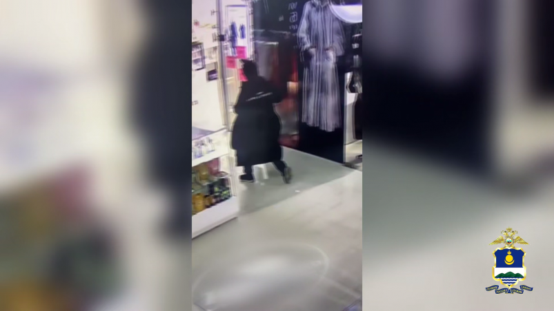 Подросток ограбил бутик в торговом центре МВД по Бурятии Подросток ограбил бутик в торговом центре МВД по Бурятии