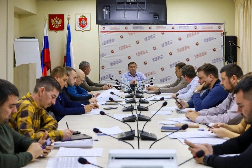 Совещание в ГКУ "Инвестстрой Республики Крым" Соцсети председателя совмина РК Юрия Гоцанюка Совещание в ГКУ "Инвестстрой Республики Крым" Соцсети председателя совмина РК Юрия Гоцанюка