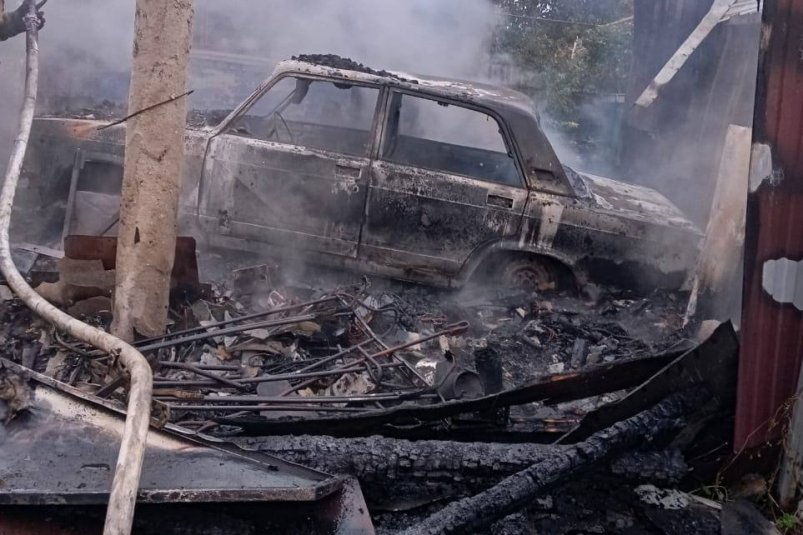 Гараж вместе с машиной полностью сгорели на Ставрополье ПАСС СК