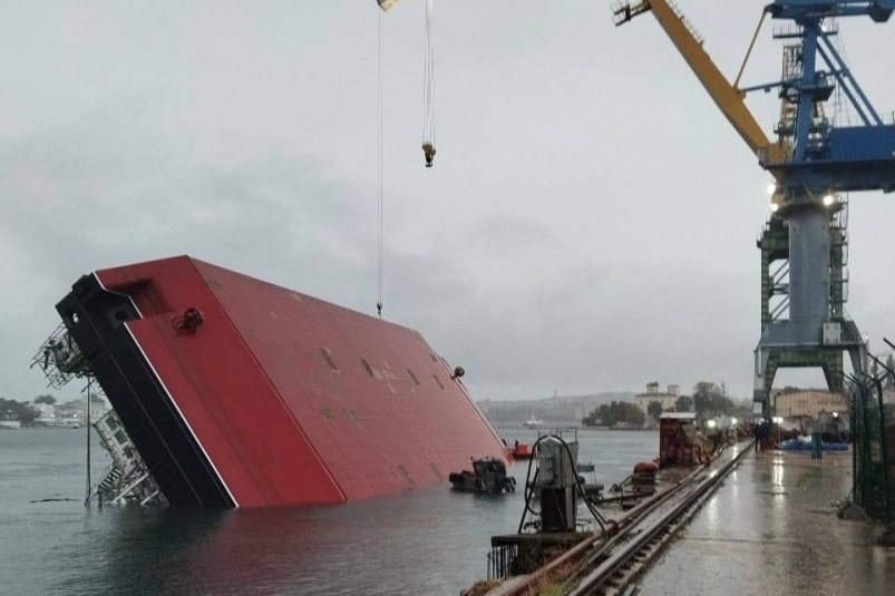 Крушение плавучего крана в Севастополе Telegram-канал Следственного комитета Крыма и Севастополя Крушение плавучего крана в Севастополе Telegram-канал Следственного комитета Крыма и Севастополя