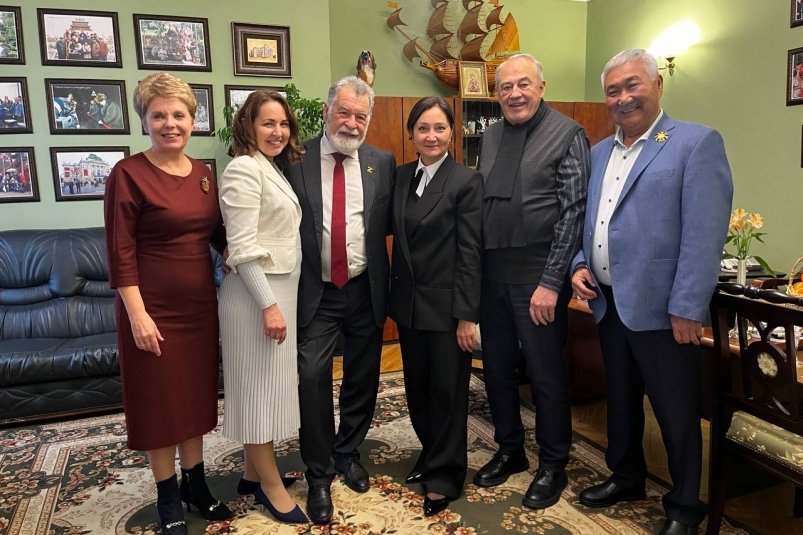 Директору Иркутского драмтеатра исполнилось 75 лет Пресс-служба администрации Иркутска Директору Иркутского драмтеатра исполнилось 75 лет Пресс-служба администрации Иркутска