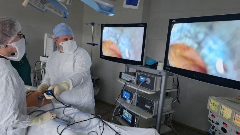 Выполнение медпроцедуры Пресс-служба правительства РК