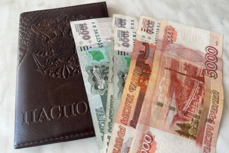 Деньги, паспорт Валерия Овдеенко, ИА PrimaMedia.ru Деньги, паспорт Валерия Овдеенко, ИА PrimaMedia.ru