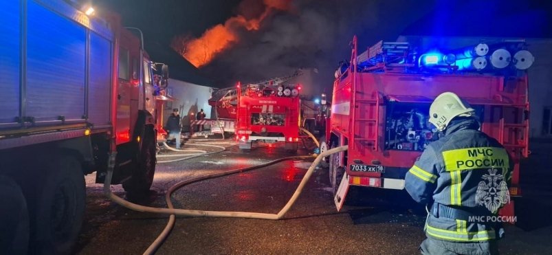 Кадры с места пожара ГУ МЧС России по Камчатскому краю Кадры с места пожара ГУ МЧС России по Камчатскому краю