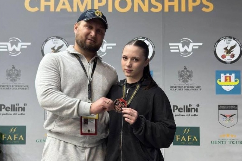 Максим Шейко и Полина Павлович telegram-канал мэра Холмского МО Дмитрия Любчинова