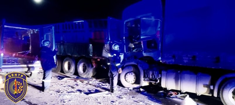 Спасатели пришли на помощь пострадавшему в аварии Амурский центр ГЗ и ПБ Спасатели пришли на помощь пострадавшему в аварии Амурский центр ГЗ и ПБ