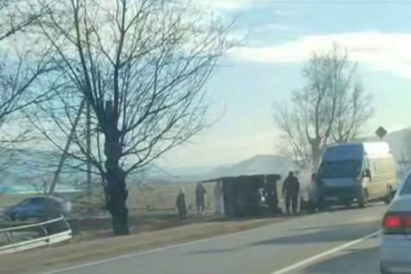 Маршрутка перевернулась при столкновении с грузовиком Весь Улан-Удэ