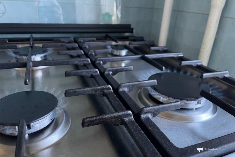 Решетки от плиты не мою и не тру - опускаю их в этот раствор: и вынимаю новый чугун ИА StolicaMedia