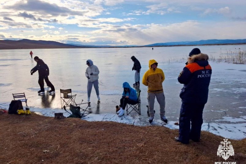 Подростки сняли со льда озера Торма МЧС России по Бурятии