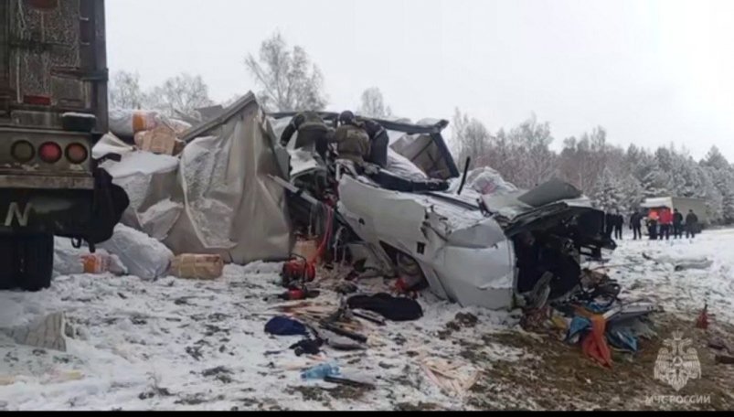 Спасатели извлекали пострадавших из-под обломков после массового ДТП в Куйтунском районе пресс-служба ГУ МЧС России по Иркутской области