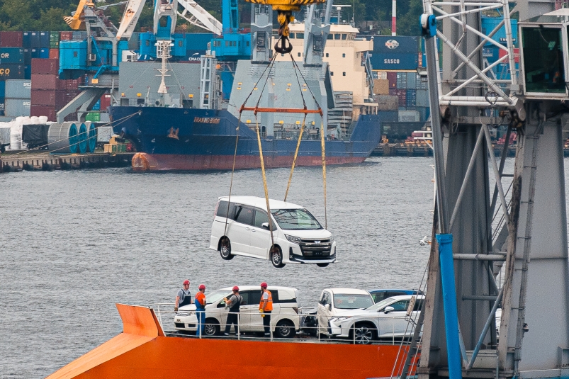 Таможня, аукцион, порт, машины, автомобили, японские авто, растаможка Илья Аверьянов, ИА PrimaMedia