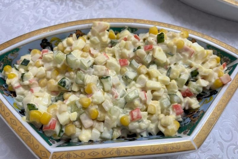 Режем крабовые, рвем пекинку – и вуаля: сытный ужин за 5 минут на столе ИА SevastopolMedia.ru