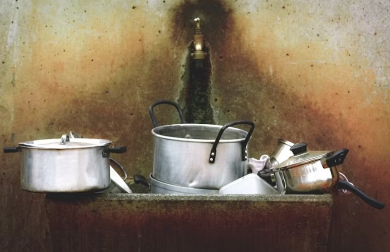 "Два стакана": этот способ отмоет даже самый грязный казан с прилипшим жиром - стоит 3 копейки, но лучше дорогих гелей в сто раз Scott Umstattd/unsplash.com