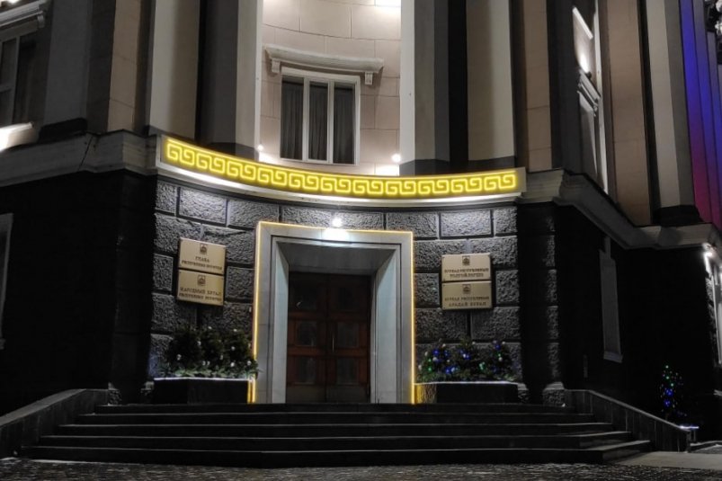 Бывший депутат Народного Хурала присвоил себе часть зарплаты помощницы UlanMedia