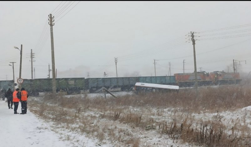 Поезд столкнулся с пассажирским автобусом в Хабаровске Госавтоинспекция Хабаровского края