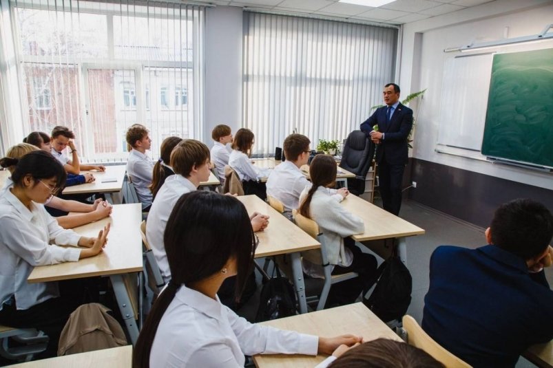 В рамках партпроекта "Безопасные дороги" Сергей Тен провел встречу с учащимися школы №18 Пресс-служба регионального отделения ЕР