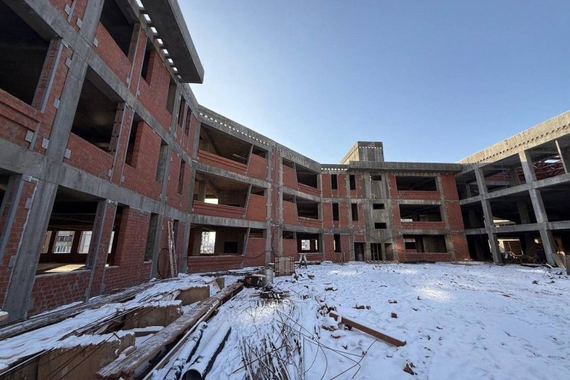 Министр строительства региона проверил ход строительства новой школы в Братске Пресс-служба облправительства