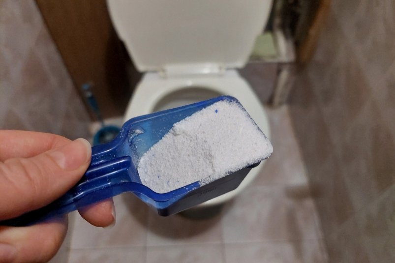 1/2 стакана, и от ржавых разводов не будет и следа: оставляю на ночь, к утру - унитаз белее первого снега ИА stolicamedia