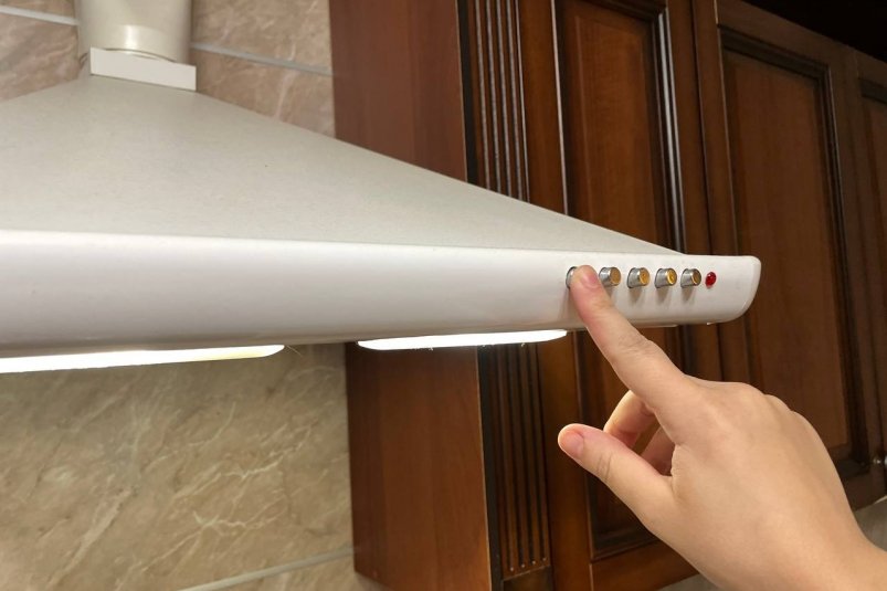 Чищу вытяжку без труда за 10 минут: 3 ст.л. - и от липкого жира следа не осталось фото автора