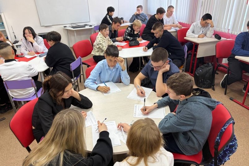 Ученики аянской школы в Хабаровском крае проверили знания о народах России ТГ главы Аяно-Майского района